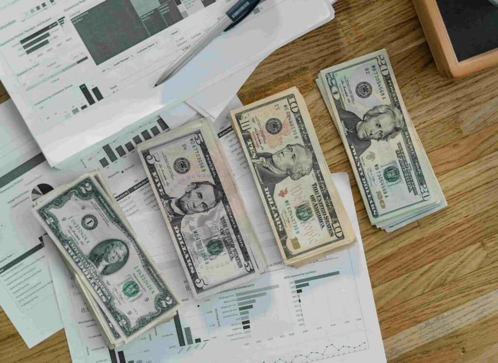 Infographic illustrating steps to earn money through affiliate marketing strategies and techniques.